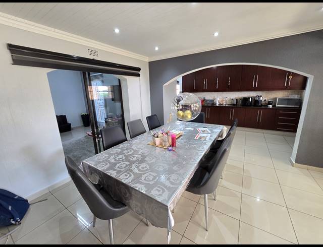 4 BEDROOM FREEHOLD FOR SALE IN BASSONIA